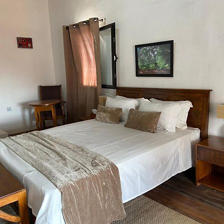 M'Serenity Guest House Antananarivo Buitenkant foto