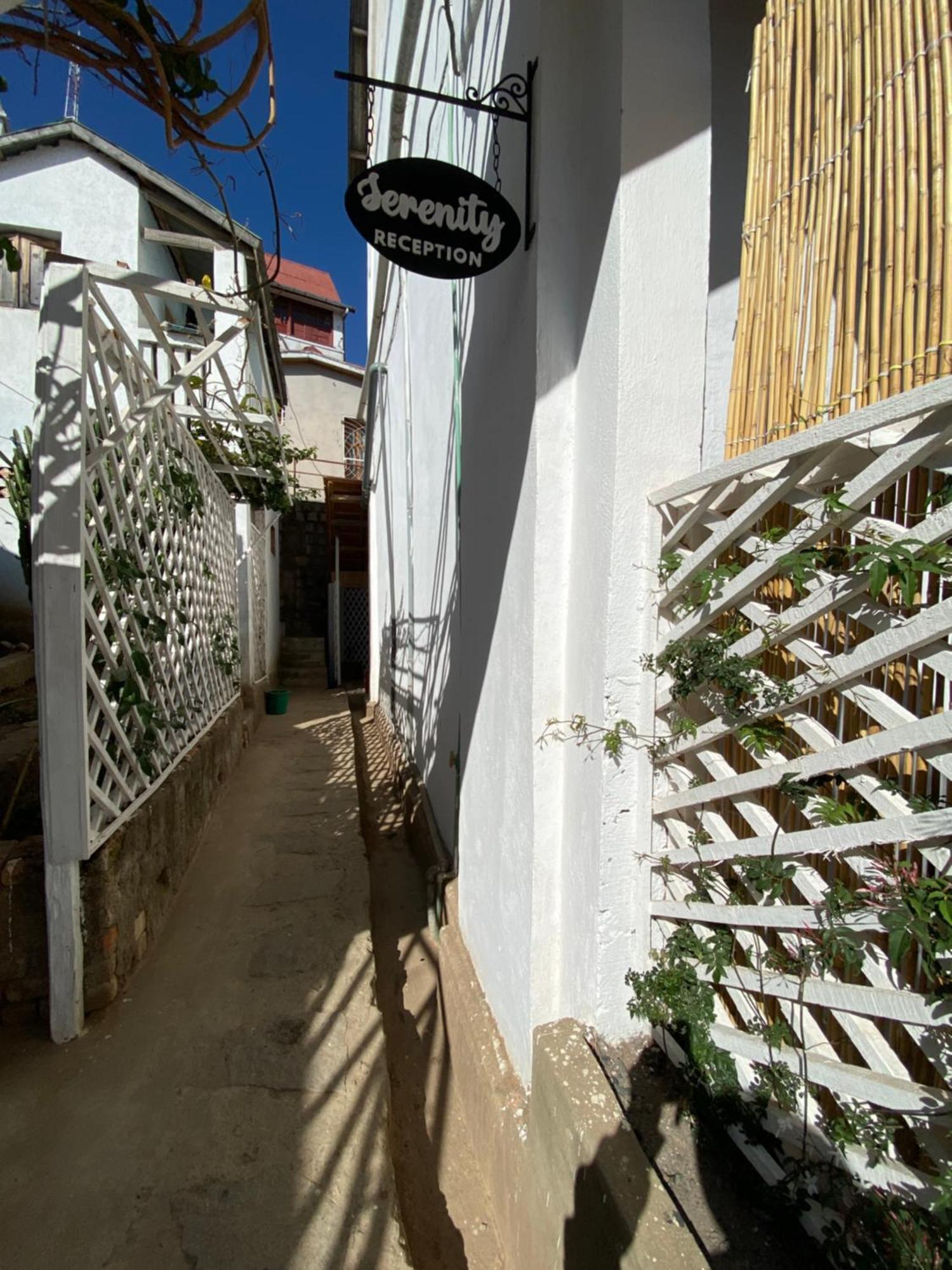 M'Serenity Guest House Antananarivo Buitenkant foto