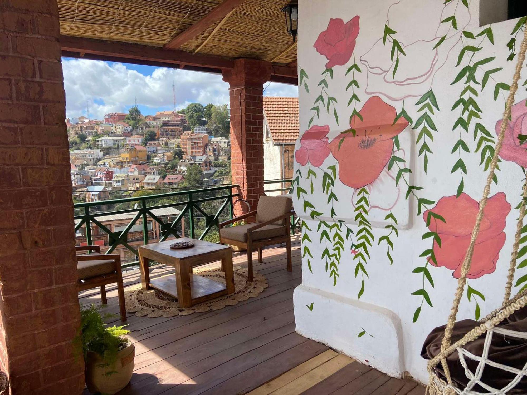 M'Serenity Guest House Antananarivo Buitenkant foto