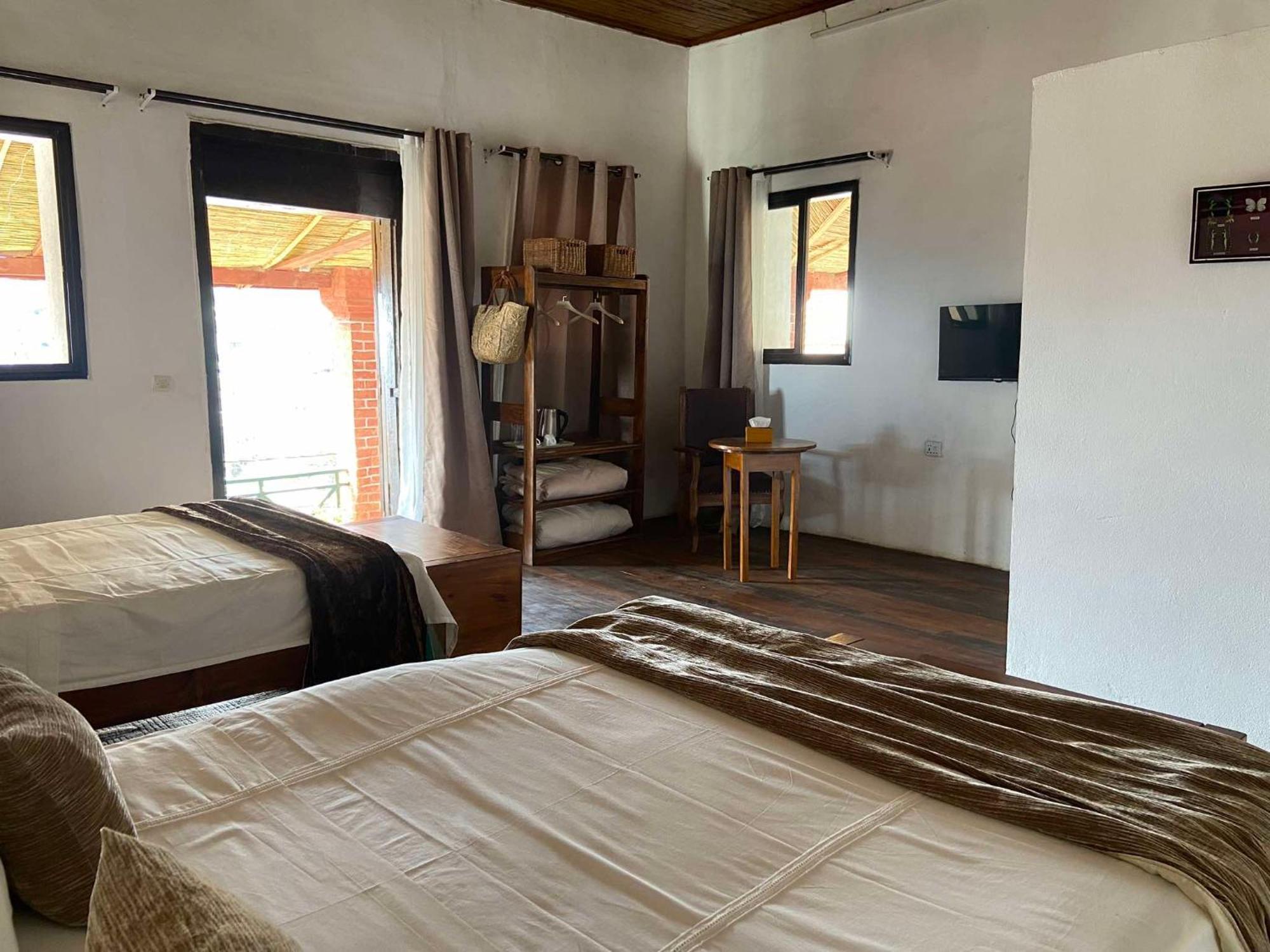 M'Serenity Guest House Antananarivo Buitenkant foto