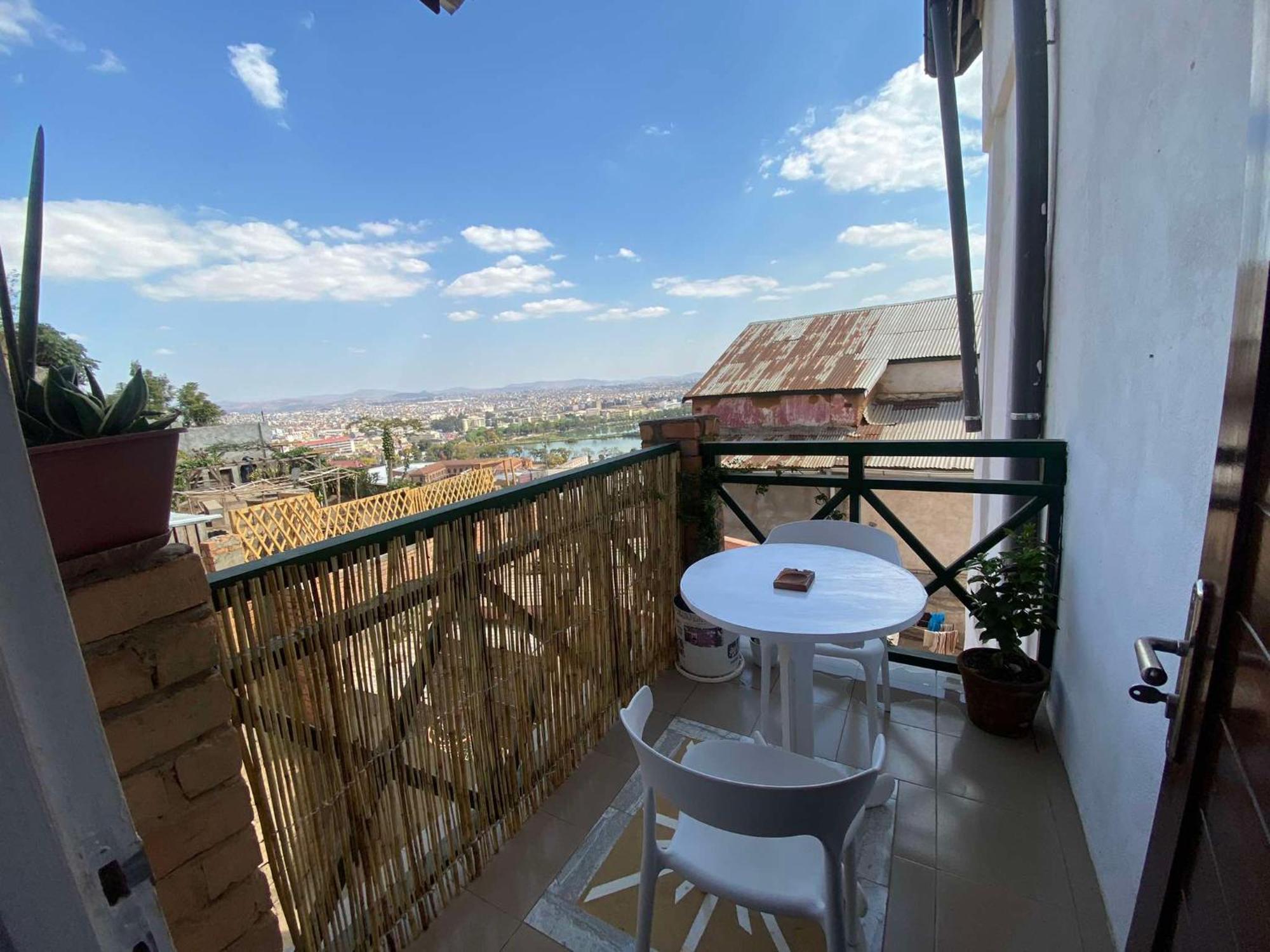 M'Serenity Guest House Antananarivo Buitenkant foto