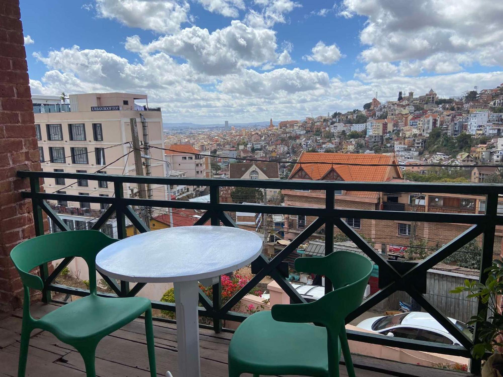 M'Serenity Guest House Antananarivo Buitenkant foto