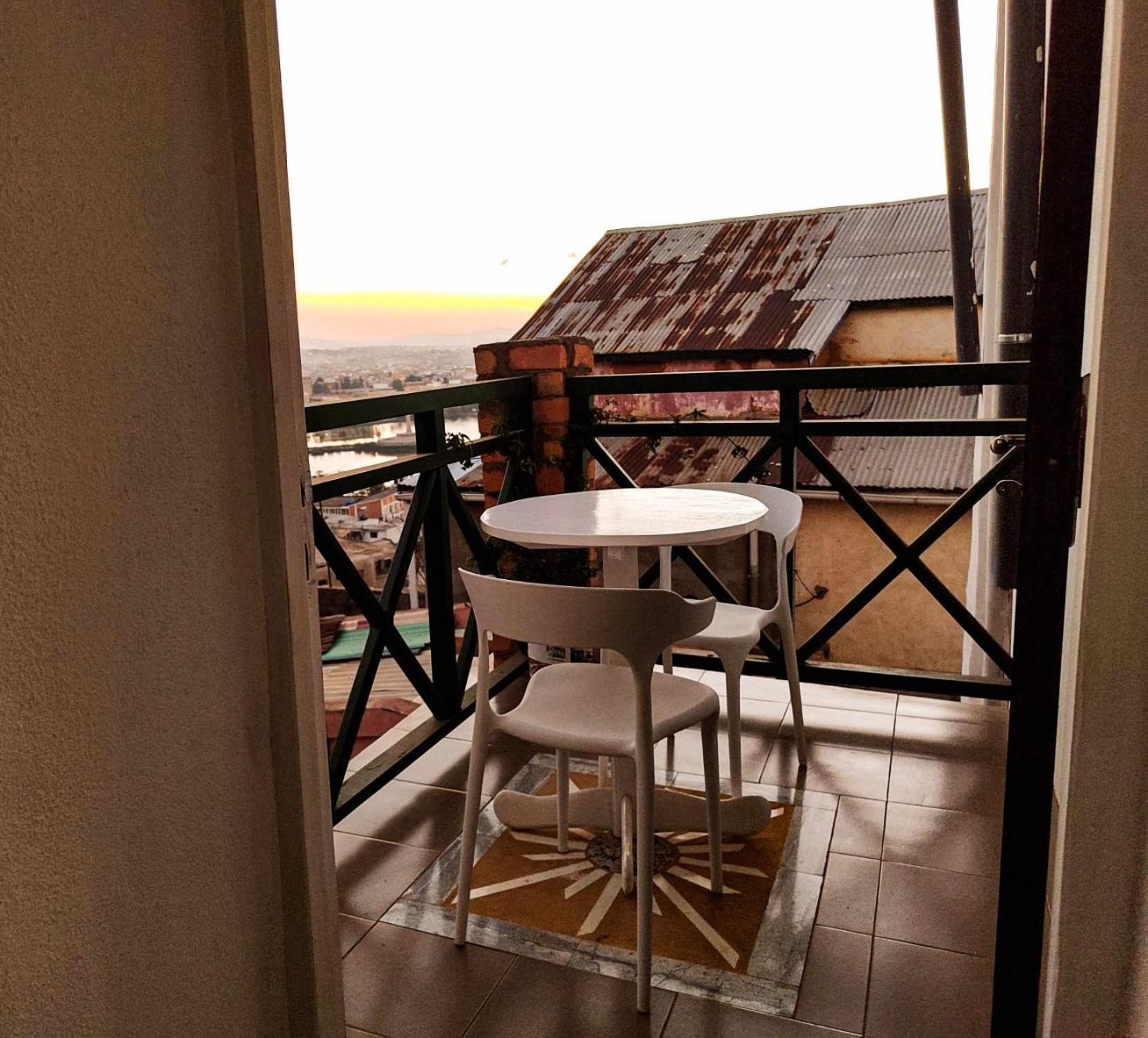 M'Serenity Guest House Antananarivo Buitenkant foto
